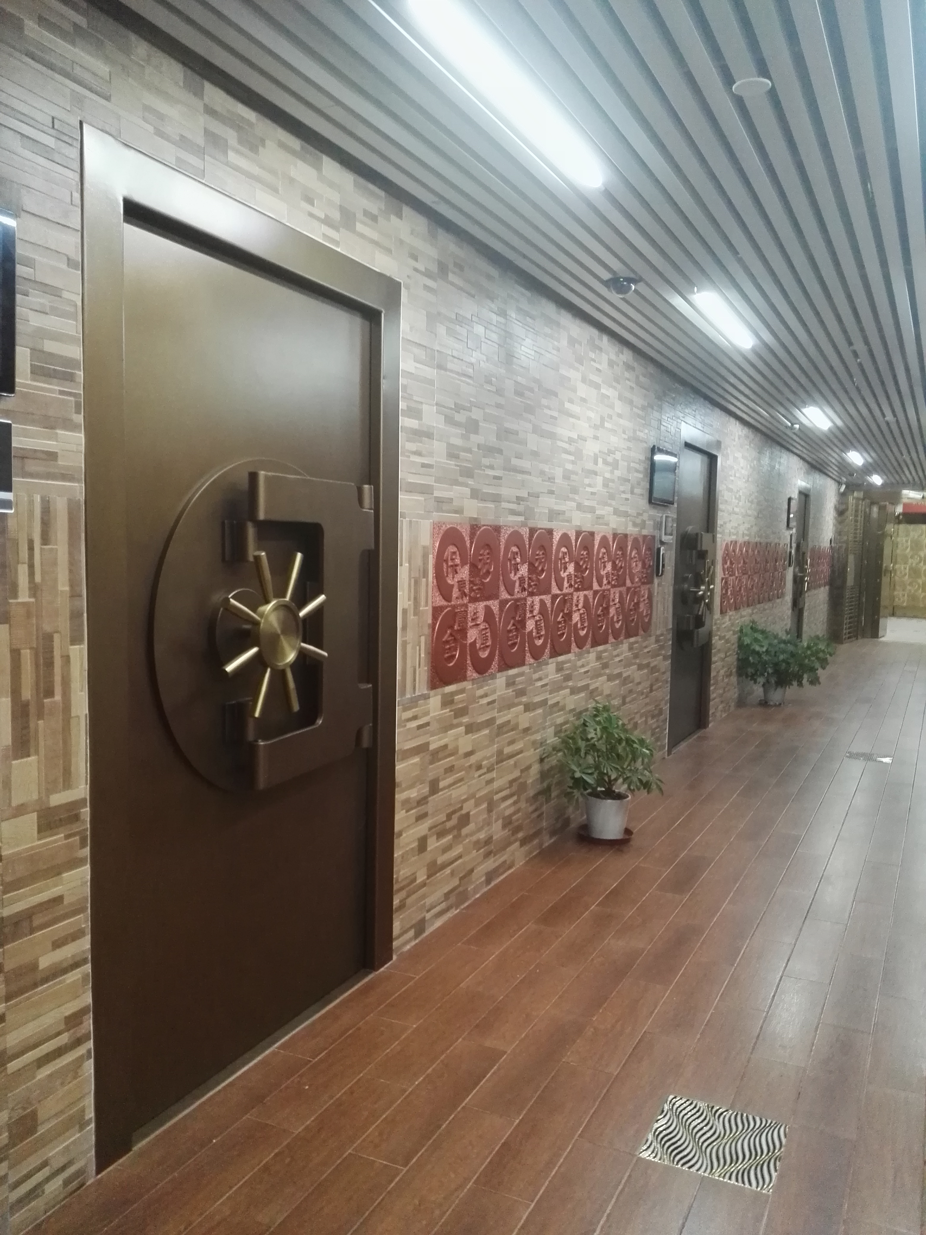 上海蘭生文物庫(kù)房門、鈦金金庫(kù)門、造型藝術(shù)金庫(kù)門工程I